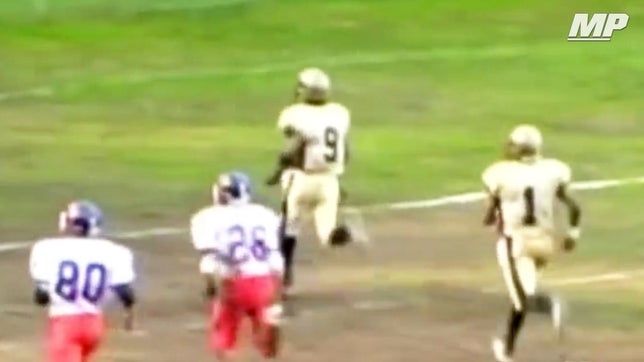 High school football highlights of Victor Cruz.