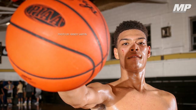 Highlights of Neumann-Goretti's (PA) 5-Star point guard Quade Green from the 2016 Nike EYBL Peach Jam.

Green was playing for the PSA Cardinals.