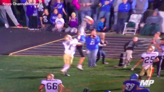 With the State Quarterfinal game on the line, Wyatt Liewer of O'Neill (NE) pulls out one of the greatest catches you will ever see.