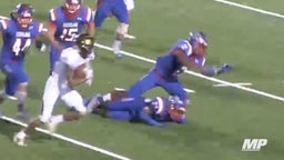 4-star jukes two defenders into tripping over each other