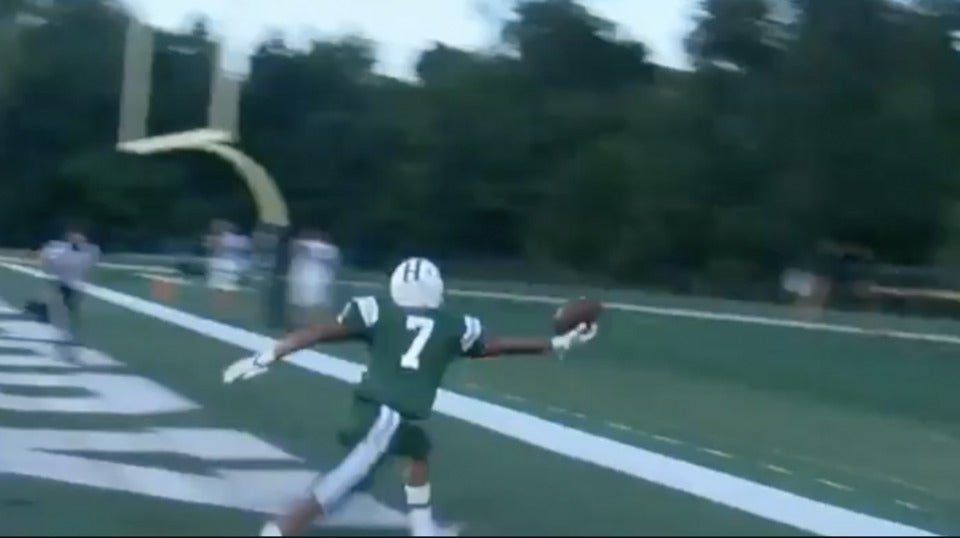 South Carolina recruit showing off his hands