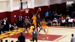 KJ Martin throws down monster jam