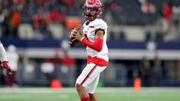 Tennessee commit Kaidon Salter and No. 21 Cedar Hill (TX) begin Texas high school football playoffs