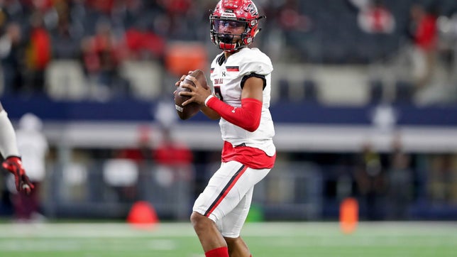 Steve Montoya and Zack Poff join Tommy Tran on CBS HQ to break down No. 21 Cedar Hill and what its chances are to win the 6A Division 2 state title as the playoffs begin.