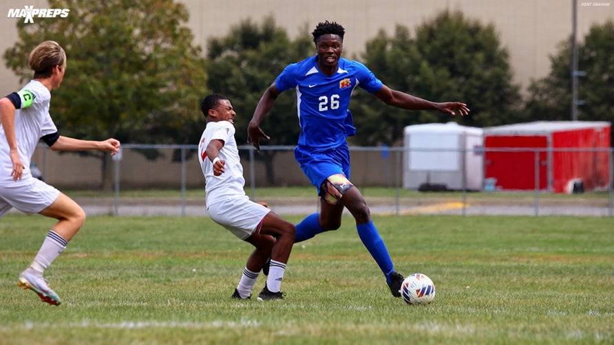5-star Center and Kansas commit Flory Bidunga has laced up the cleats for Kokomo (IN) before his senior season on the court.