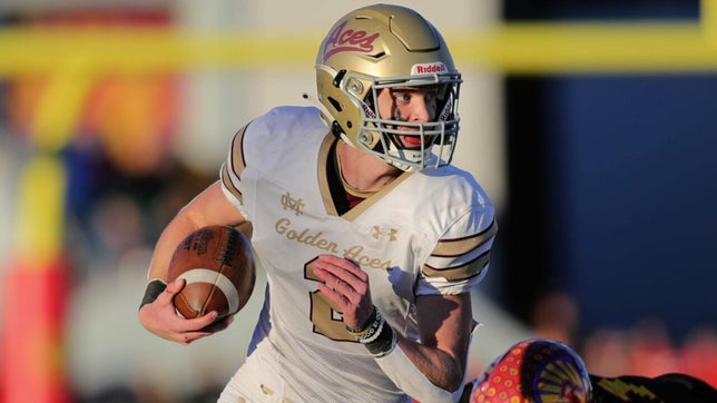 Senior season highlights of Mt. Carmel's (IL) senior quarterback Blayne Sisson. He led the state in rushing (2,230), total offense (4,074) and total touchdowns (52).