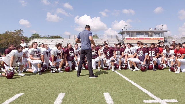 Huddle up with Tony Gonzalez - Presented by Motorola