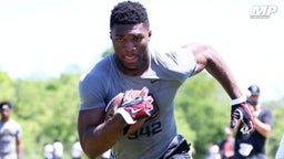 5-star Cam Akers takes it to the house
