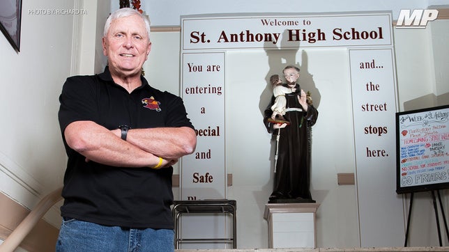 St. Anthony's (NJ) legendary high school basketball coach Bob Hurley led his team to a perfect 30-0 season and captured his 28th state title.