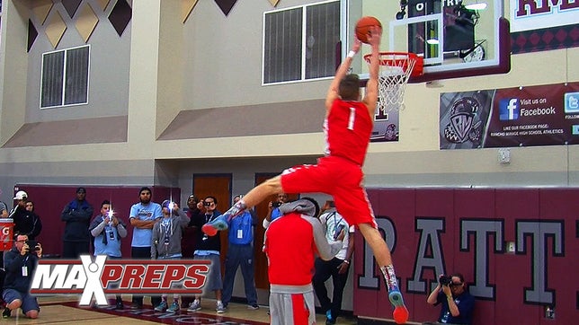 The 2014 MaxPreps Holiday Classic Dunk Champion Rex Pflueger of Mater Dei HS in California created a buzz in the Rancho Mirage gym that is still ringing in the ears of the audience. The "selfie" dunk over Kenny "The Jet" Smith's son KJ.
