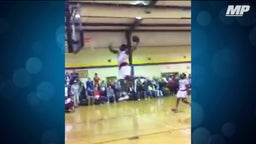 Zion Williamson big-time 360 dunk