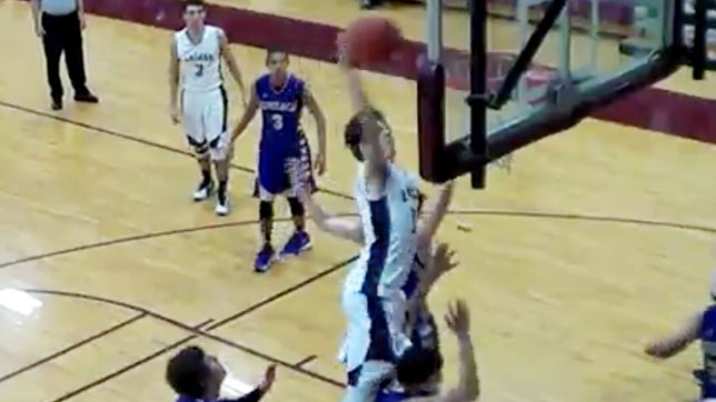 Mildred's (TX) high school basketball team pulls off an all-star type of alley-oop as Russell Holden hits Wesley Huitt who throws it up to Jordan Harvell for the #MPTopPlay.