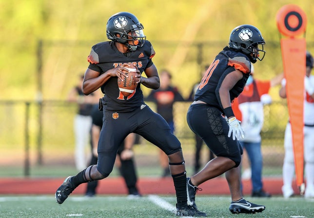 Freshman season highlights of Belleville's (MI) Bryce Underwood. He threw for nearly 3,000 yards and 39 touchdowns while leading the Tigers to a Division 1 state title.