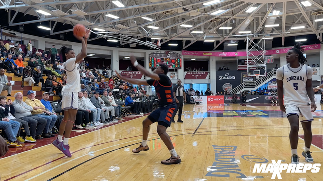 Highlights of Gonzaga high school (Washington, DC) snapping Roosevelt high school's (Eastvale, CA) 19-game win streak with a 73-55 at the 2025 Hoophall Classic.