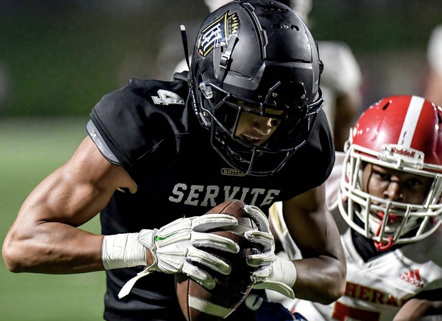Senior season highlights of Servite's (Anaheim, CA) 4-star wide receiver Tetairoa McMillan. He finished the year with 88 rec. for 1,302 yards and 18 touchdowns to go with 35 tackles and eight interceptions on defense.
