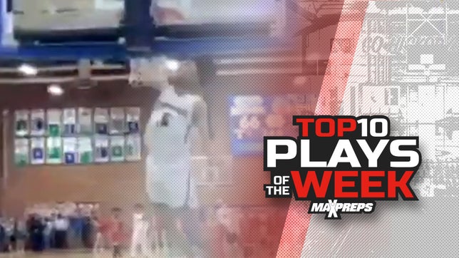 The 10 best high school basketball plays in the country of the week. To submit a top play, DM us via Twitter @MaxPreps or IG @MaxPreps.