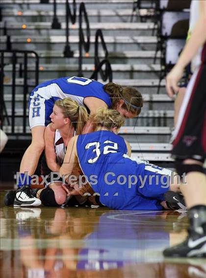 Thumbnail 1 in Martins Mill vs. Falls City (UIL 1A Semifinal) photogallery.