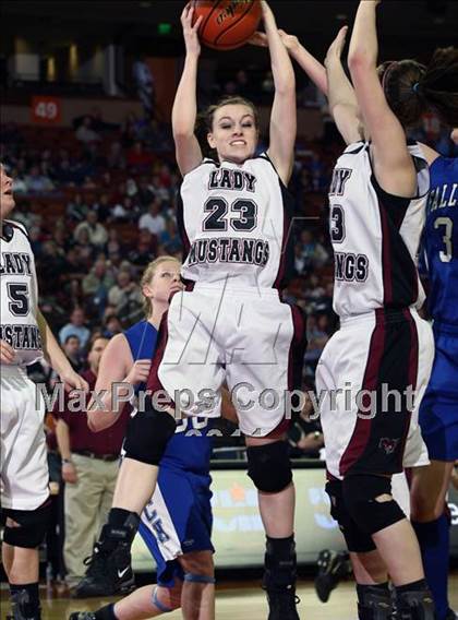 Thumbnail 2 in Martins Mill vs. Falls City (UIL 1A Semifinal) photogallery.