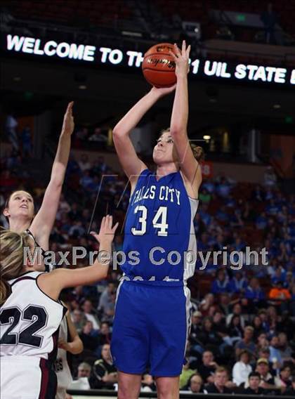 Thumbnail 3 in Martins Mill vs. Falls City (UIL 1A Semifinal) photogallery.