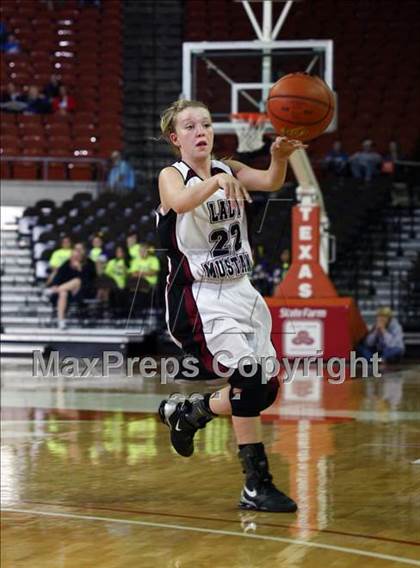 Thumbnail 3 in Martins Mill vs. Falls City (UIL 1A Semifinal) photogallery.
