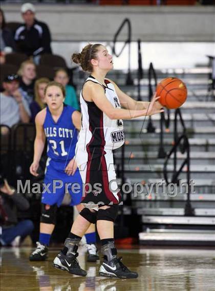 Thumbnail 2 in Martins Mill vs. Falls City (UIL 1A Semifinal) photogallery.