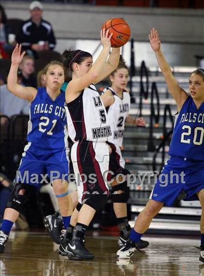 Thumbnail 1 in Martins Mill vs. Falls City (UIL 1A Semifinal) photogallery.