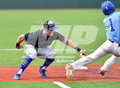 Thumbnail 2 in Beckville vs. Gunter (UIL 3A Region 2 Semifinal) photogallery.