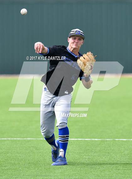 Thumbnail 2 in Beckville vs. Gunter (UIL 3A Region 2 Semifinal) photogallery.