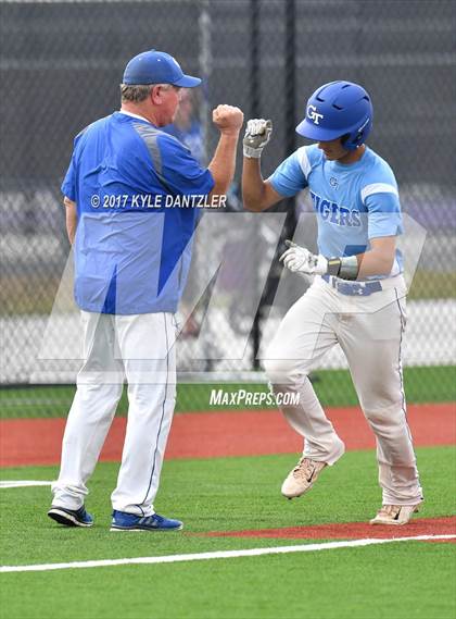 Thumbnail 2 in Beckville vs. Gunter (UIL 3A Region 2 Semifinal) photogallery.