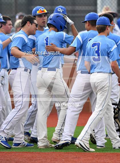 Thumbnail 2 in Beckville vs. Gunter (UIL 3A Region 2 Semifinal) photogallery.