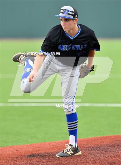 Thumbnail 2 in Beckville vs. Gunter (UIL 3A Region 2 Semifinal) photogallery.