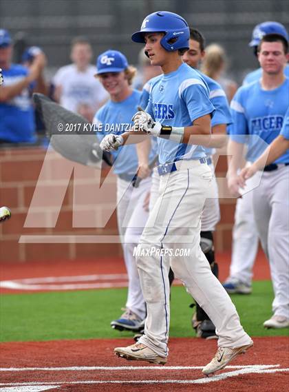 Thumbnail 2 in Beckville vs. Gunter (UIL 3A Region 2 Semifinal) photogallery.