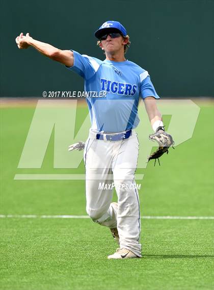 Thumbnail 2 in Beckville vs. Gunter (UIL 3A Region 2 Semifinal) photogallery.