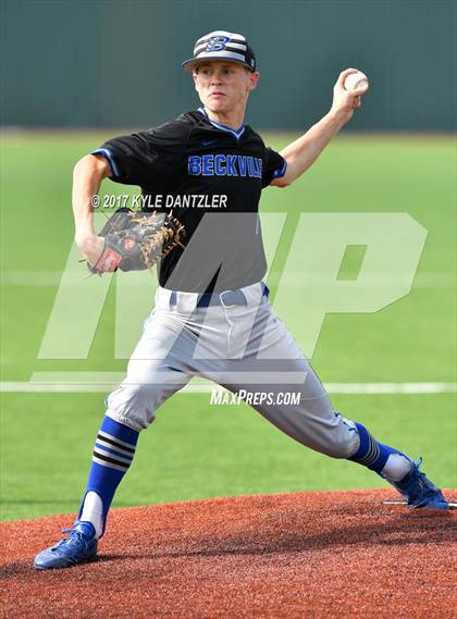 Thumbnail 3 in Beckville vs. Gunter (UIL 3A Region 2 Semifinal) photogallery.