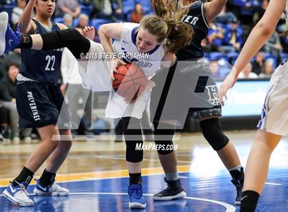Thumbnail 3 in Fremont vs. Hunter (UHSAA 6A 1st Round) photogallery.