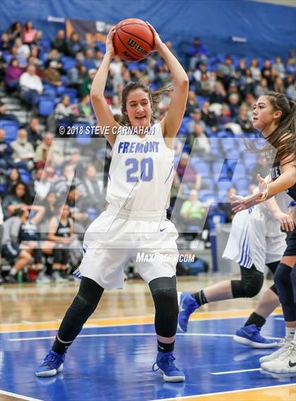 Thumbnail 3 in Fremont vs. Hunter (UHSAA 6A 1st Round) photogallery.