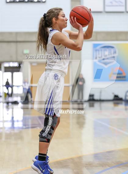 Thumbnail 2 in Fremont vs. Hunter (UHSAA 6A 1st Round) photogallery.