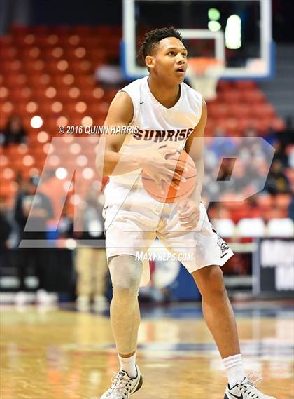 Thumbnail 2 in Gray Collegiate Academy vs. Sunrise Christian Academy (Chicago Elite Classic) photogallery.