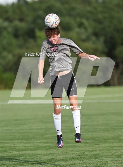 Thumbnail 1 in Charlotte Country Day School vs South Mecklenburg (Preseason) photogallery.