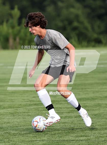 Thumbnail 3 in Charlotte Country Day School vs South Mecklenburg (Preseason) photogallery.