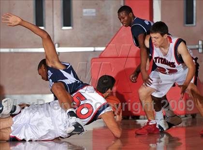 Thumbnail 3 in Tesoro vs Mayfair (MaxPreps Holiday Classic) photogallery.