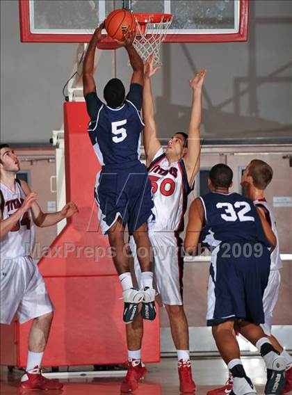 Thumbnail 1 in Tesoro vs Mayfair (MaxPreps Holiday Classic) photogallery.