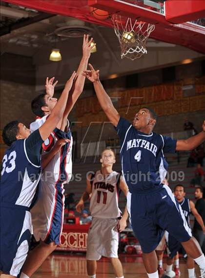 Thumbnail 1 in Tesoro vs Mayfair (MaxPreps Holiday Classic) photogallery.