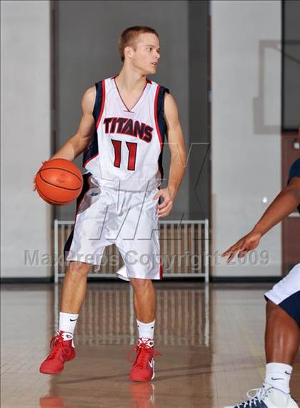 Thumbnail 1 in Tesoro vs Mayfair (MaxPreps Holiday Classic) photogallery.