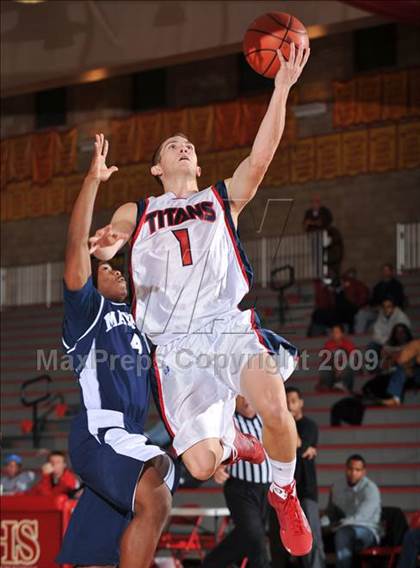 Thumbnail 3 in Tesoro vs Mayfair (MaxPreps Holiday Classic) photogallery.
