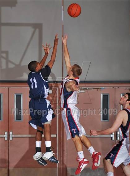 Thumbnail 3 in Tesoro vs Mayfair (MaxPreps Holiday Classic) photogallery.