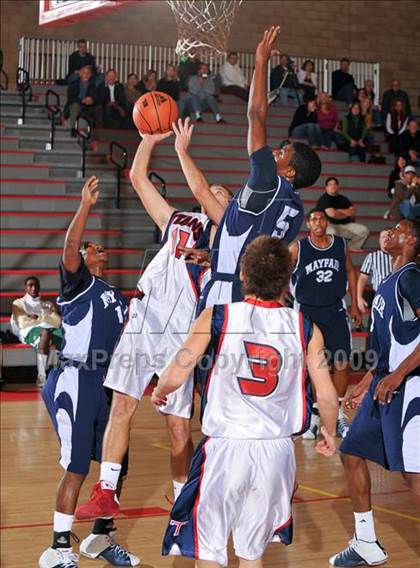 Thumbnail 3 in Tesoro vs Mayfair (MaxPreps Holiday Classic) photogallery.
