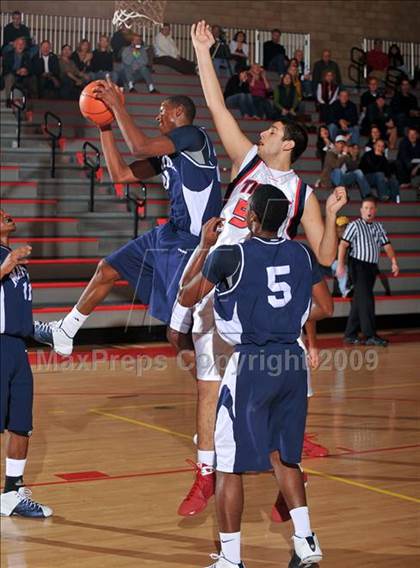 Thumbnail 1 in Tesoro vs Mayfair (MaxPreps Holiday Classic) photogallery.