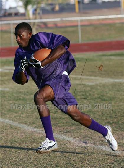 Thumbnail 2 in Chavez High School freshman Davonte' Neal  photogallery.