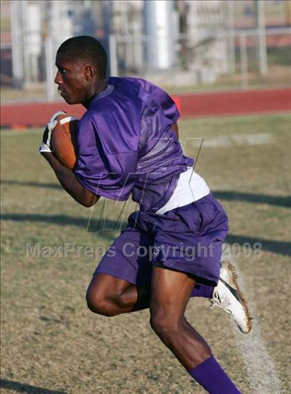 Thumbnail 1 in Chavez High School freshman Davonte' Neal  photogallery.